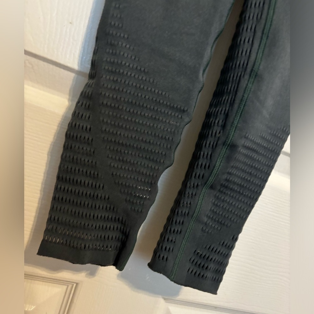 Fabletics Women's Military Green Leggin Size Large - Picture 10 of 10